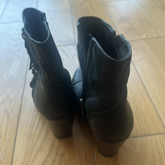 Vince Camuto - Hinnegan Black Leather Ankle Boot Size 5.5 - Picture 5 of 11